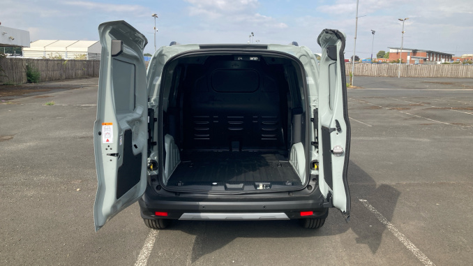 Ford Transit Courier Diesel 1.5 EcoBlue Limited Van - Image 3